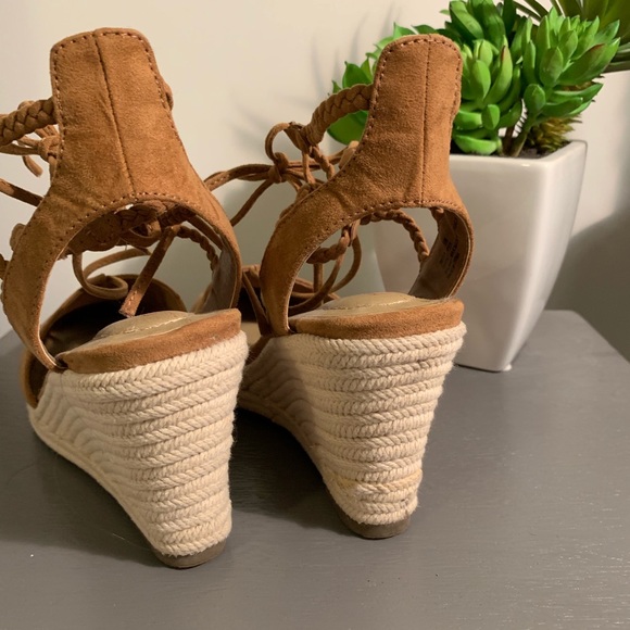 me too Espadrille Close Toe Wedges - Picture 4 of 5